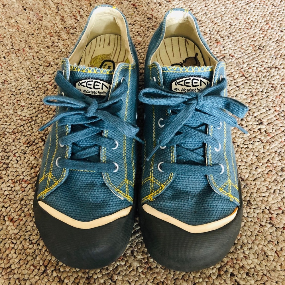 Women’s Keen sneakers size 39 (9)